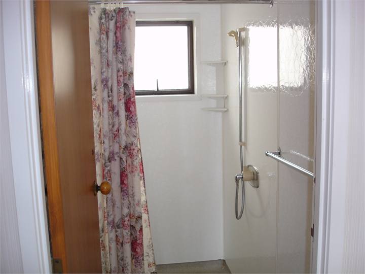 Separate shower room