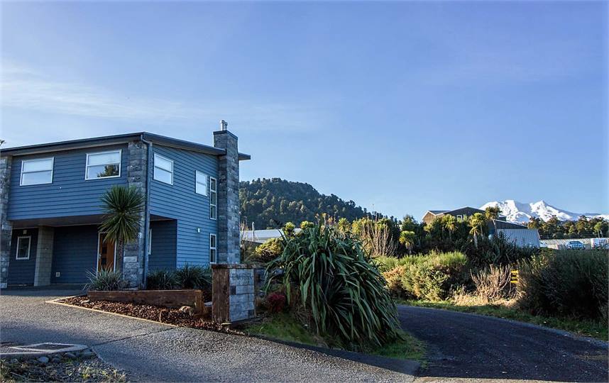 Relaxing Ruapehu - Outside3