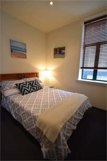 2nd bedroom has queen bed