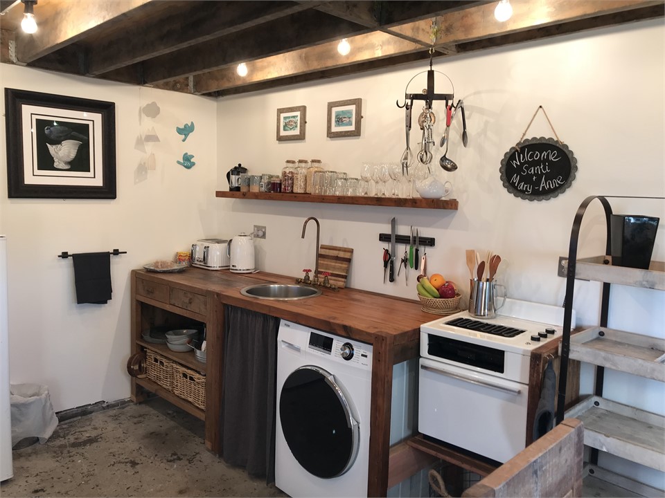 Kitchen has facilities to cook meals. Also a washi