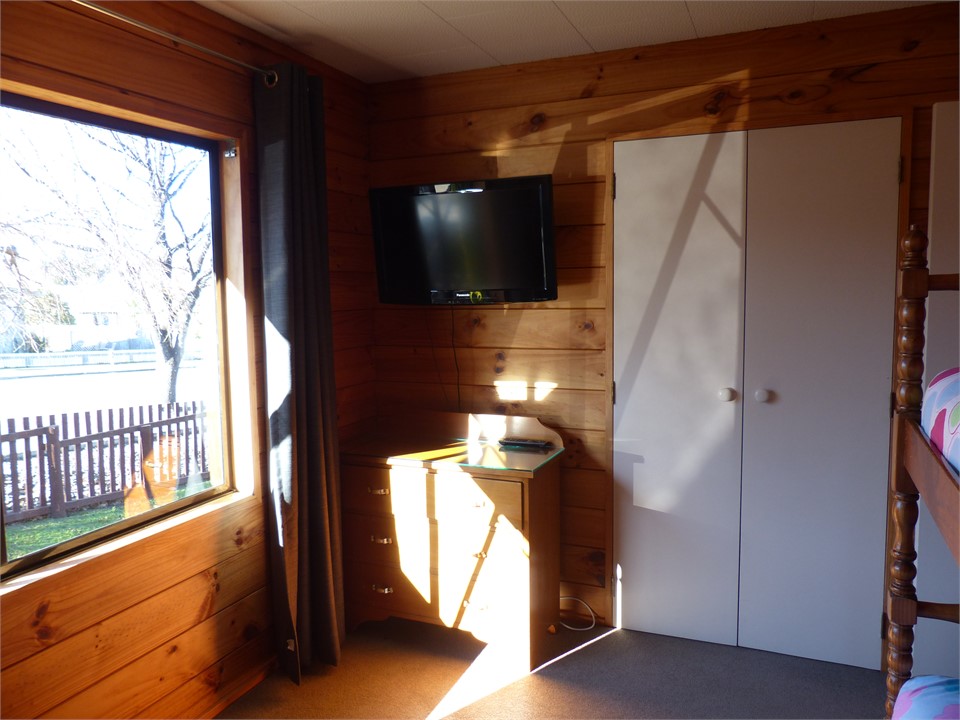 Bunk room - TV with Chromecast