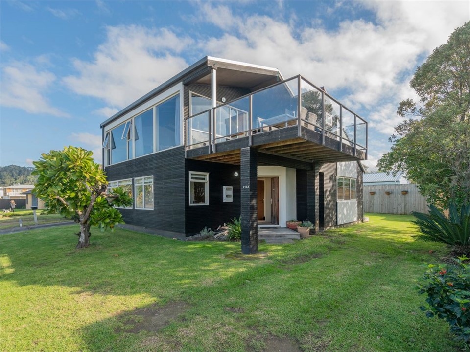 By The Beach (Bachcare) Whangamata Bach for rent Holiday Houses