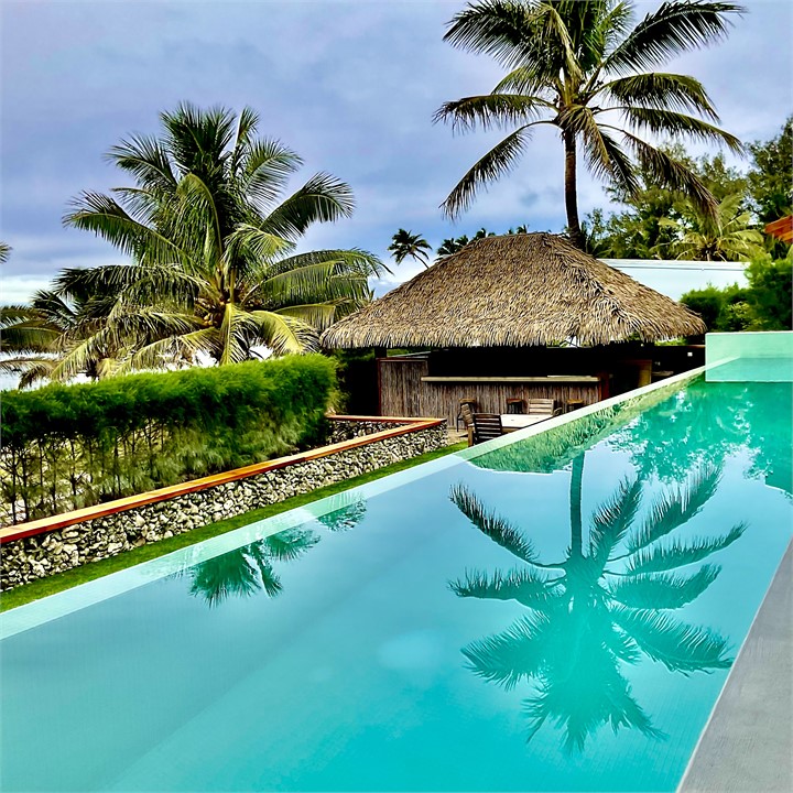New oceanfront ,heated pool, ,free car rental included ! ( Ngatangiia