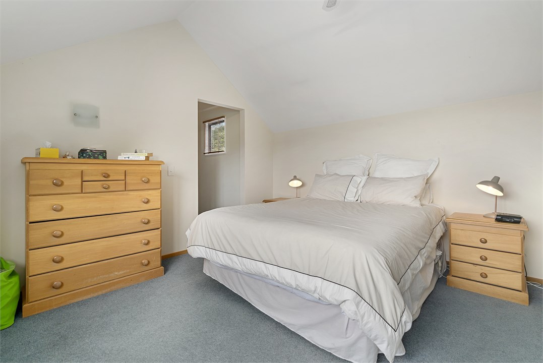 Bedroom 1 has a Queen bed