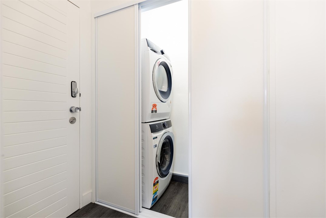 TAHUNA LAKEFRONT LUXURY AURA QUEENSTOWN HOLIDAY HO