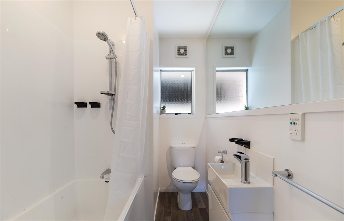 Lakefront Gem | Absolute Waterfront Aura Queenstow