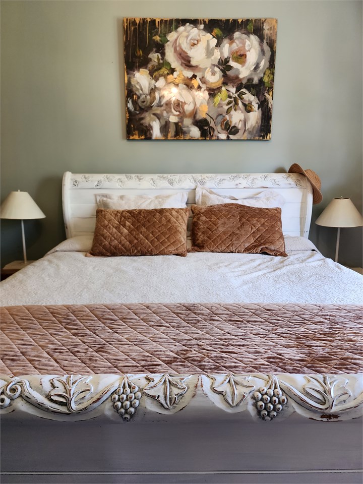 Master Bedroom ( Califorian King)