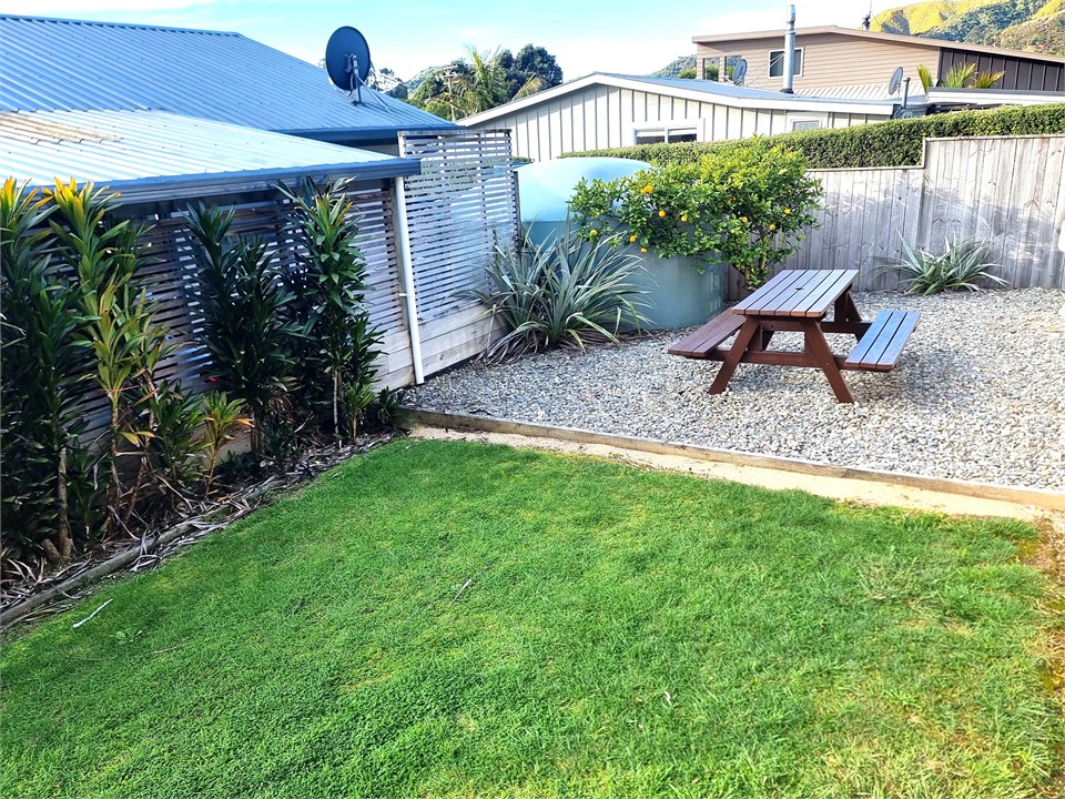 Rear Cottage private sheltered picnic area