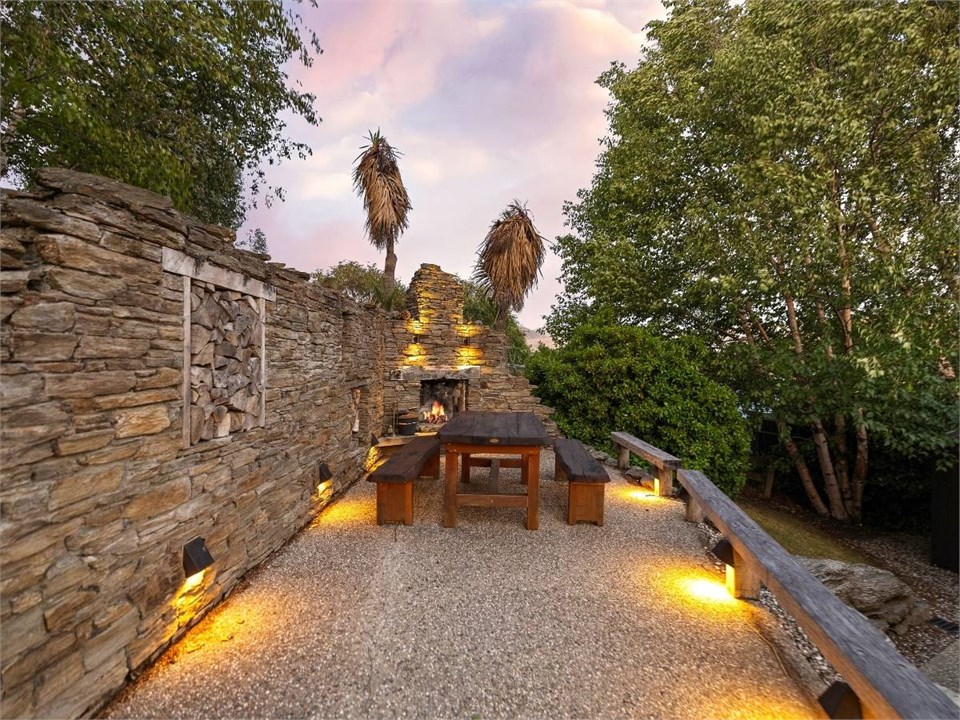 Pinnacle Villa Outdoor Fireplace