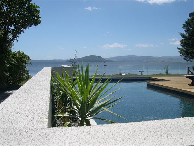 Tui Glen luxury lake side apartment Ngongotaha Lake Rotorua