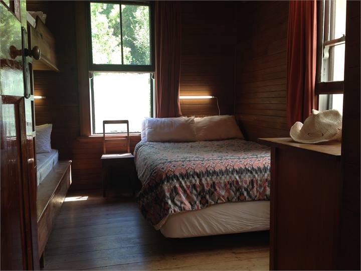 Bedroom 1 - sleeps 6