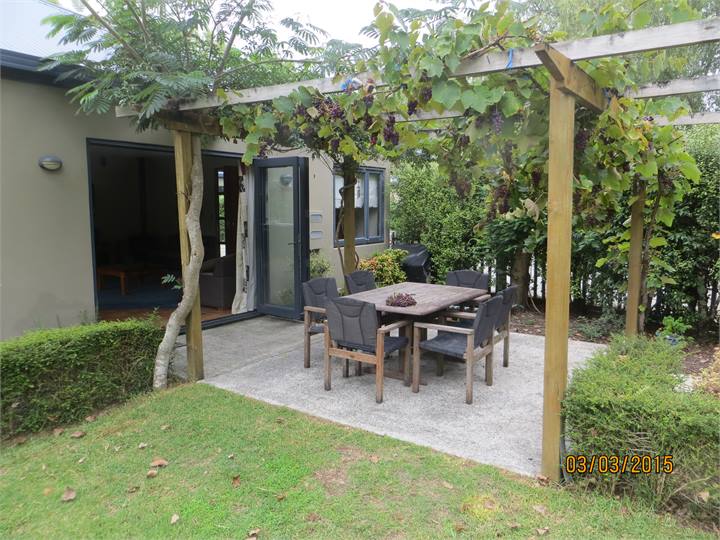 El Fresco Dining under vines