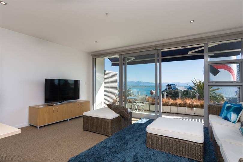 Living area - Smart TV & Free-to-view channels