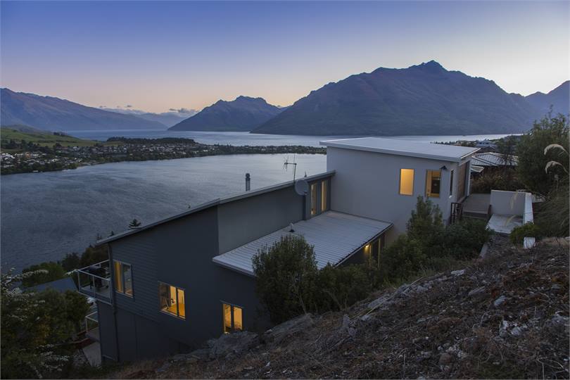 Spectacular Queenstown Hill location