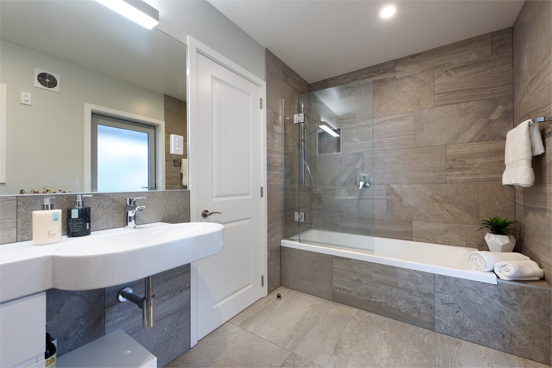 Downstairs bathroom (shower over bath)