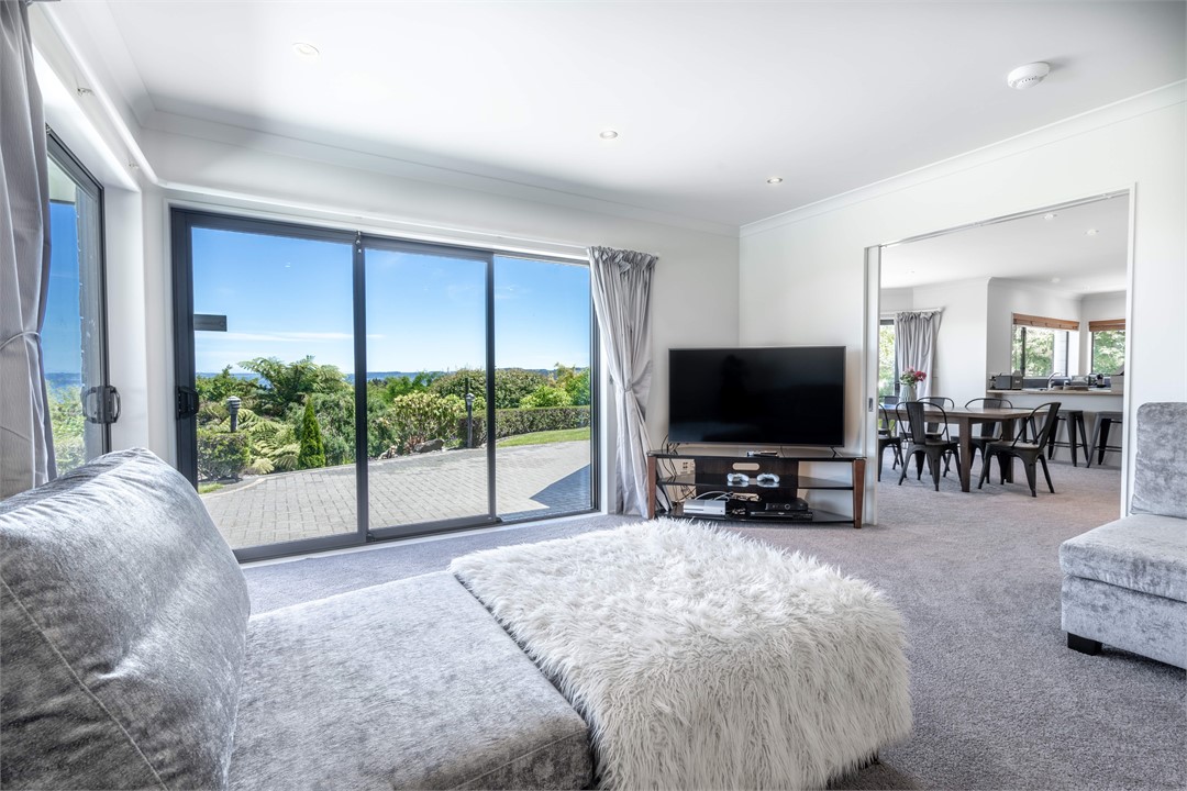 Lounge flows to kitchen/dining/outdoor entertainin