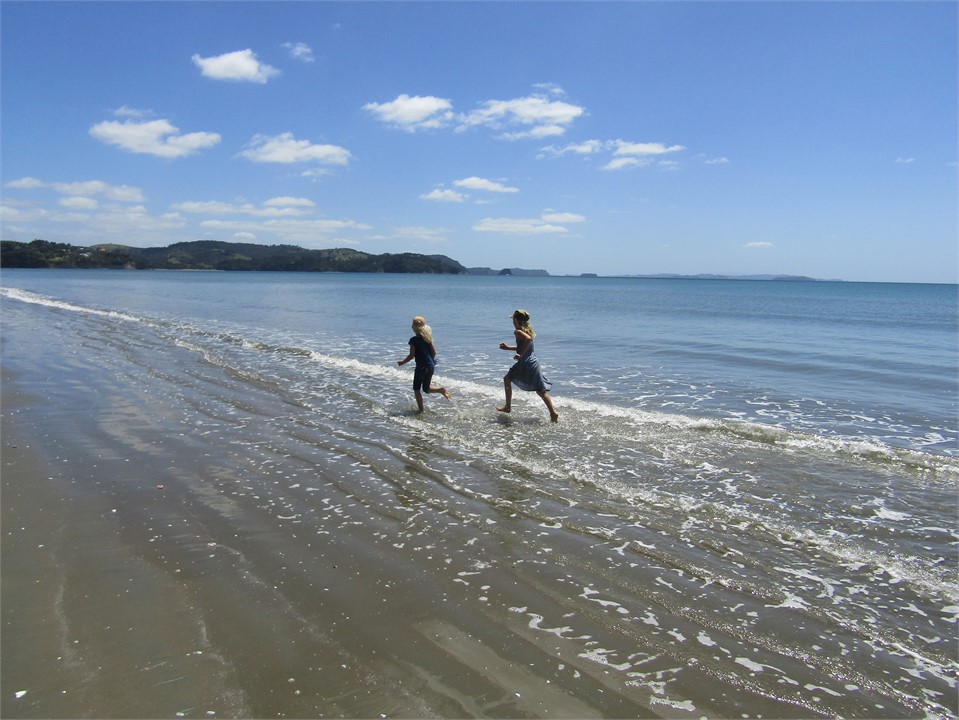 RB Orewa By the Surf Club Orewa Beach Beach House for rent