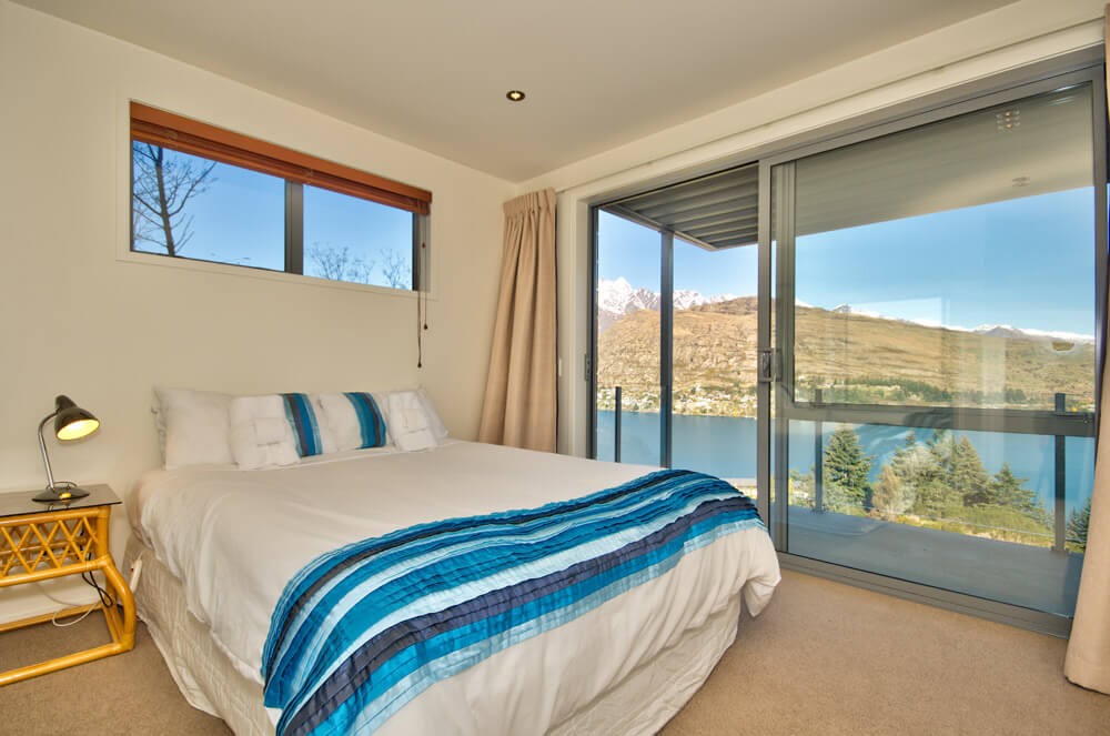 04 SPACIOUS BEDROOMS - ALL with AMAZING LAKE VIEWS