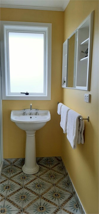 Bathroom with corner shower, towels, body wash, sh