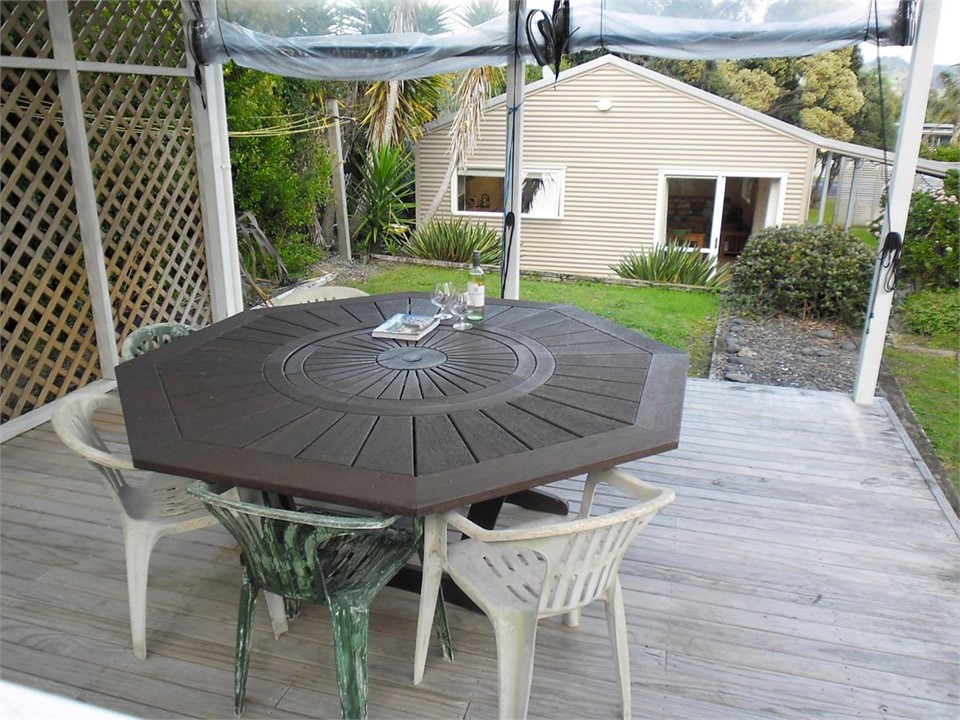 Ocean Beach Honey (Bachcare) Tairua Bach for rent Holiday Houses