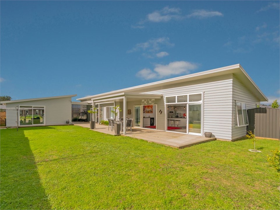 The Summer Stunner (Bachcare) Whitianga Holiday Home for rent