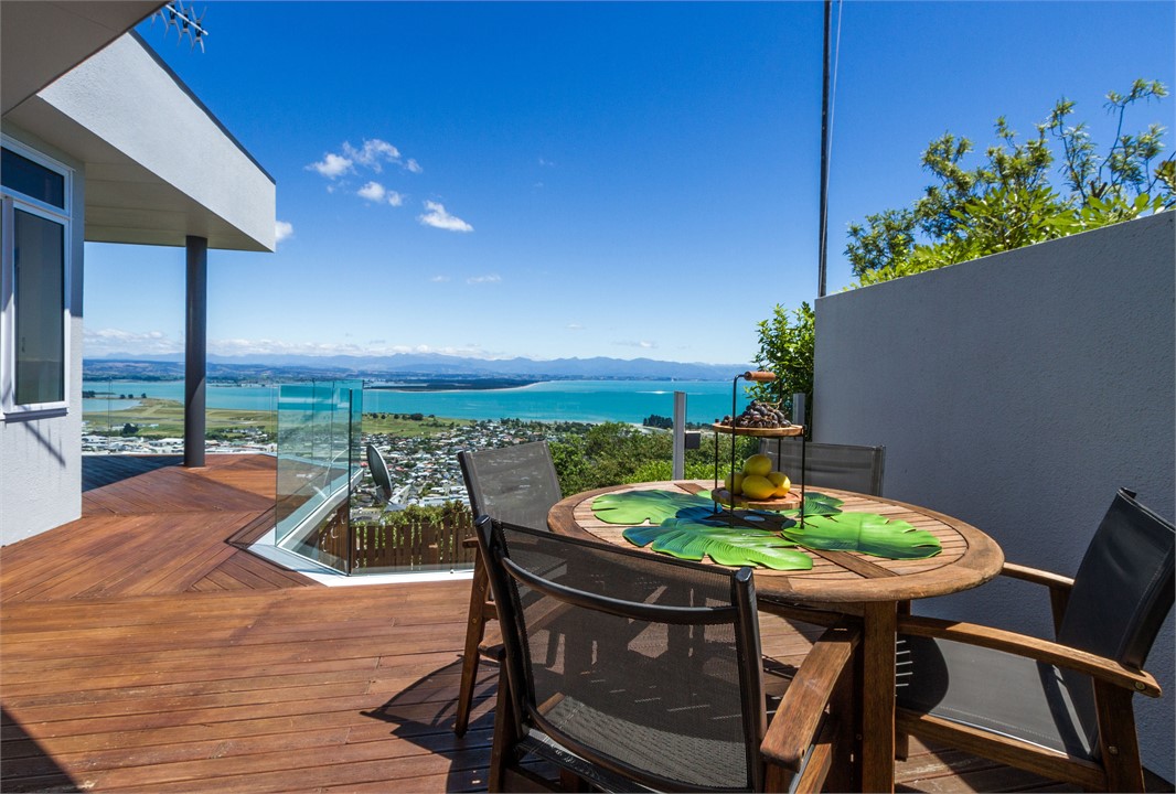 Outdoor dining above spa pool area
