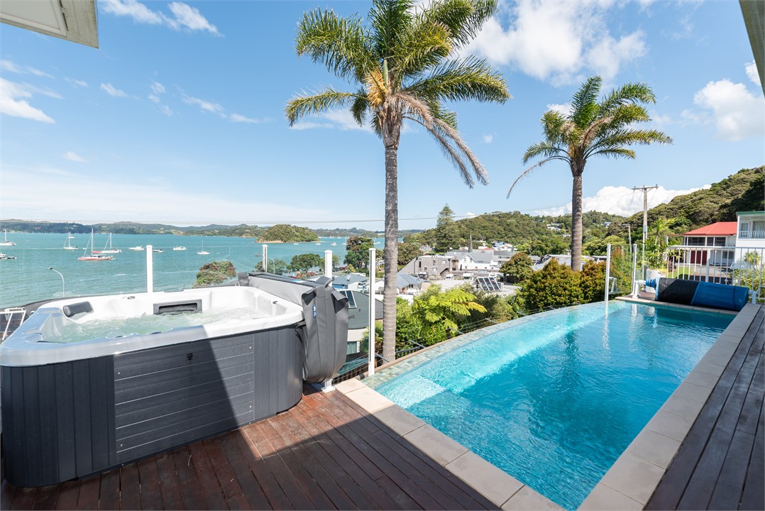 Heated Infinity Pool