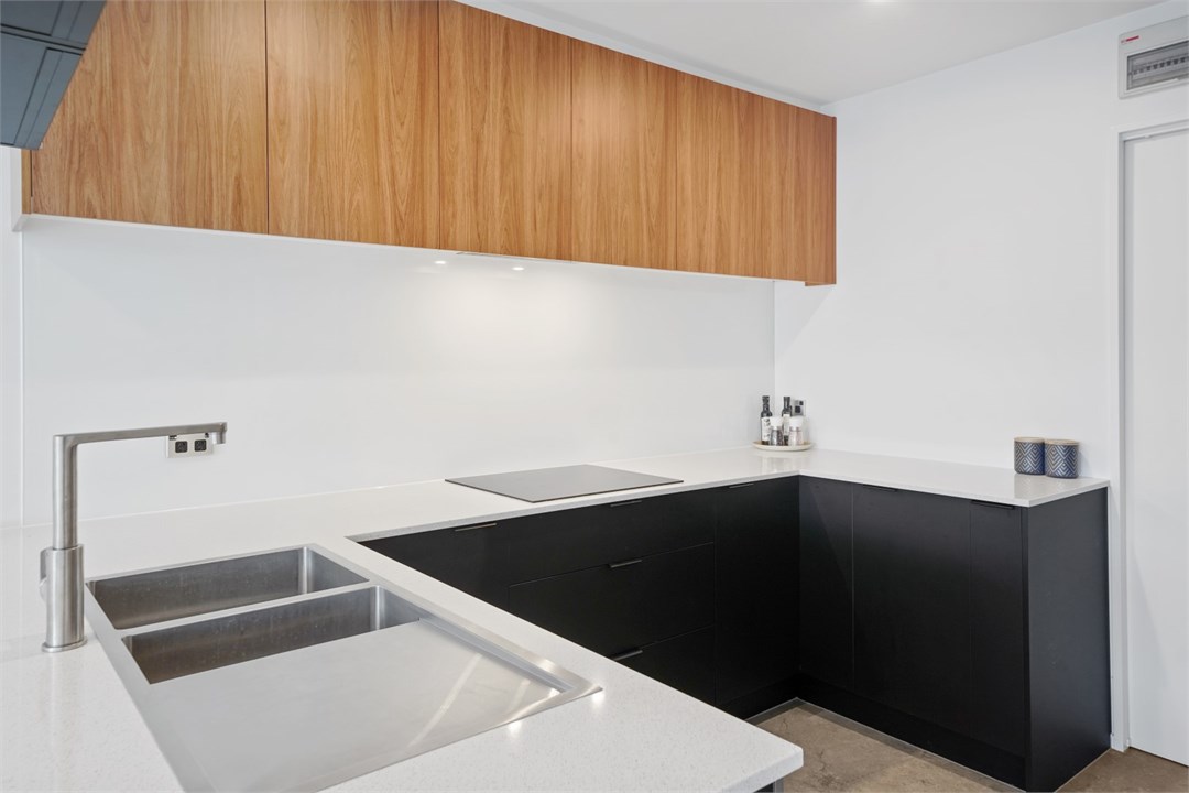 Fully equipped Kitchen with sitting area