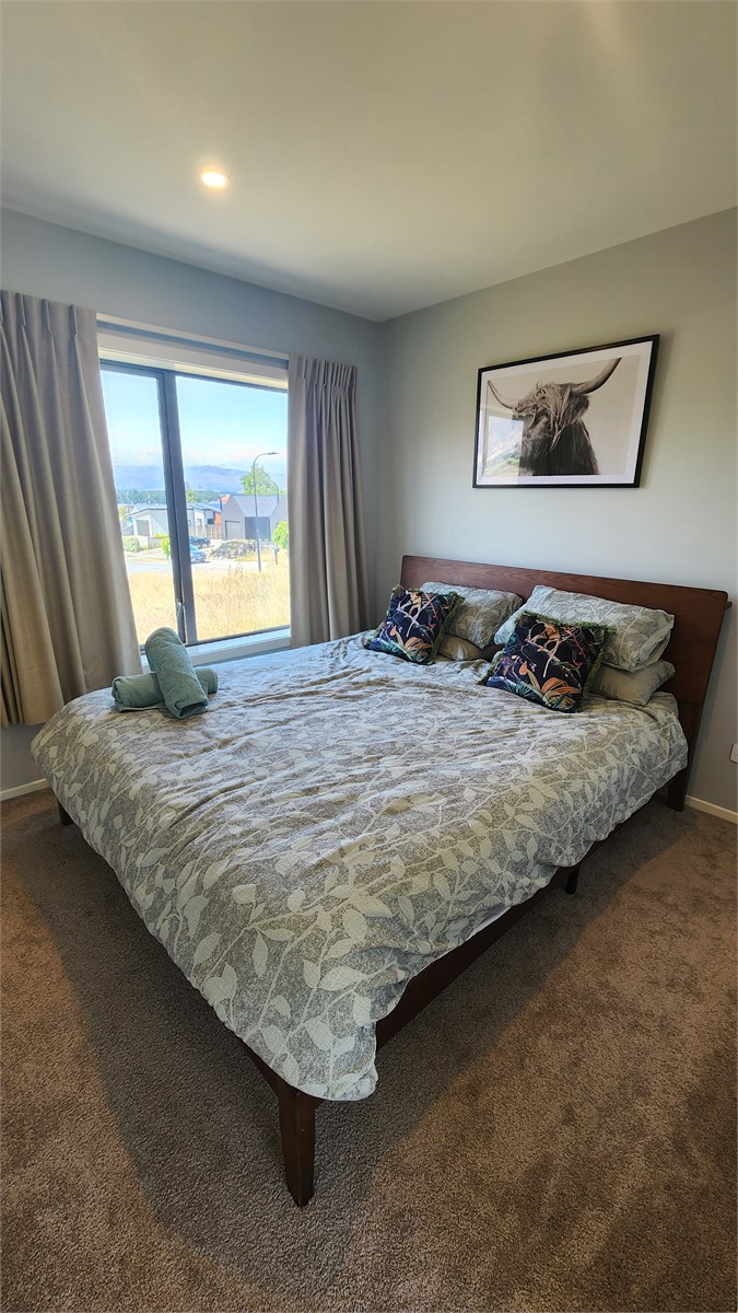 Unit Bedroom with King Bed (Bedroom 4)