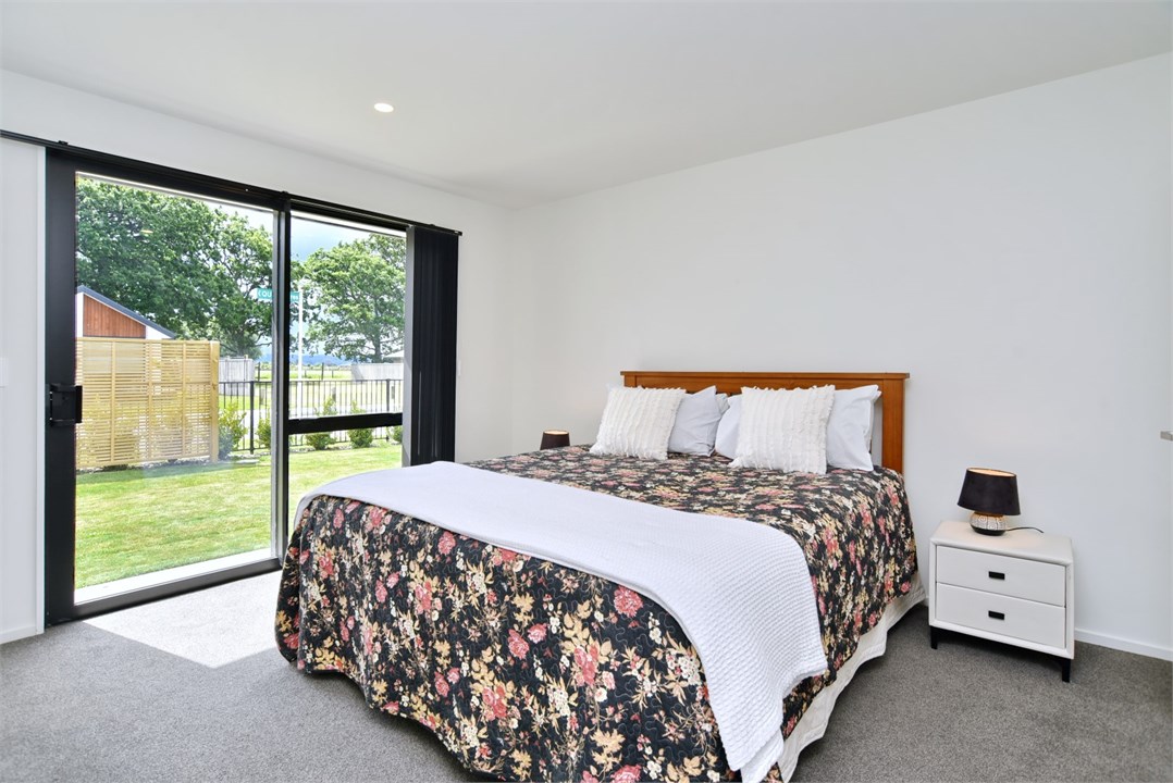 Unwind in the King bed with private access to an e