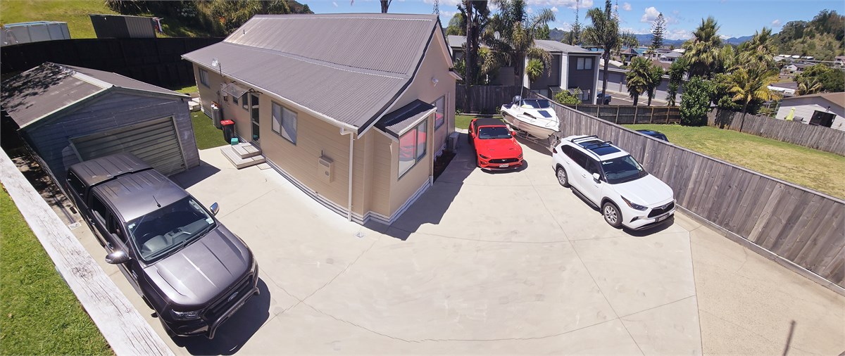 Plenty of room for cars, boat or jetski