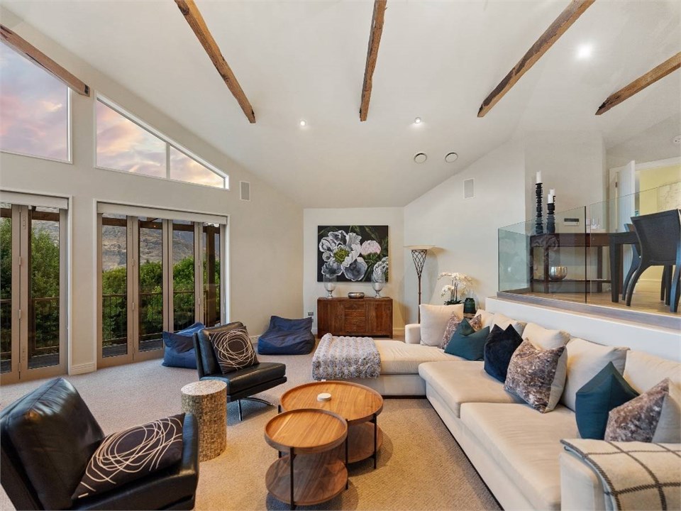 Pinnacle Villa Main Lounge