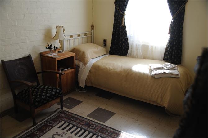 Te Ruma o te Karaka Mail Clerk's Room Bedroom 3