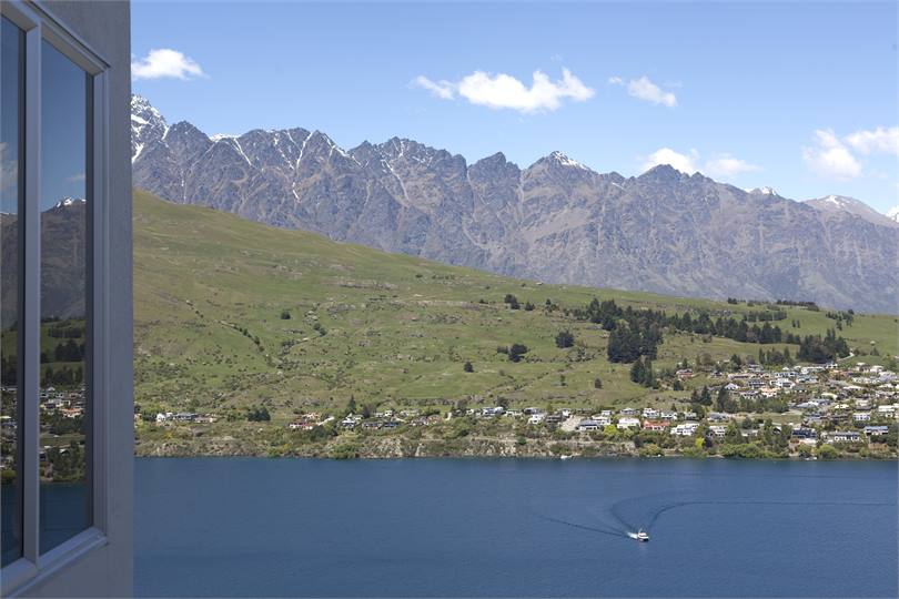 The house overlooking the lake