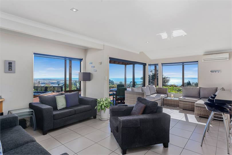 Large combined family room and kitchen