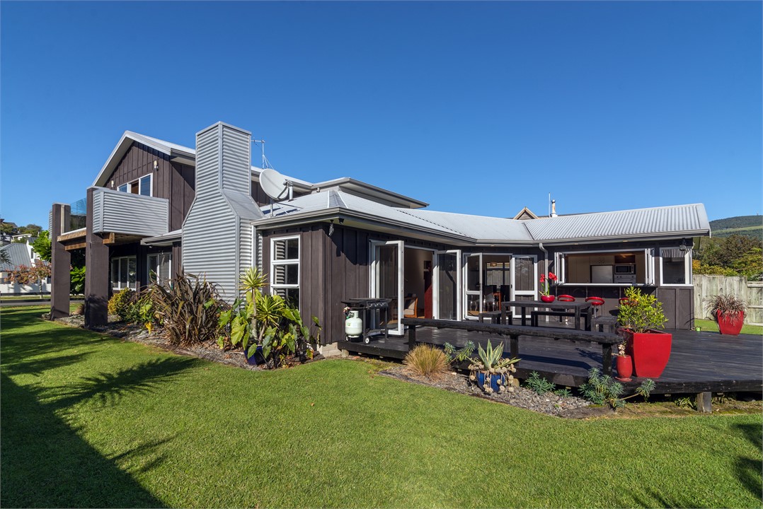 Zodiac Bay Lake Retreat Lake Rotorua Holiday Home for rent Holiday