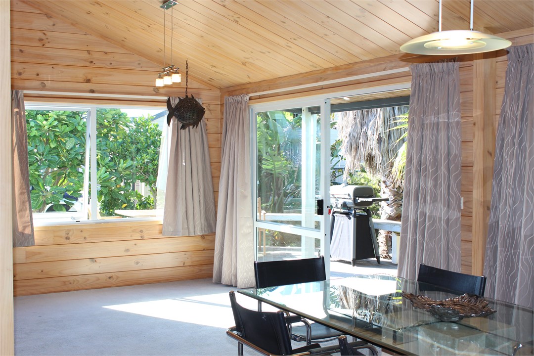 Entrance to Open Plan Living & Dinning