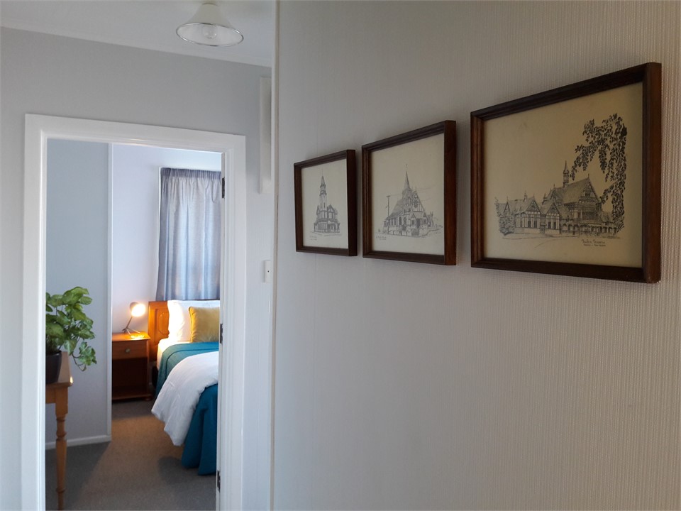 Hallway to bedrooms and bathroom