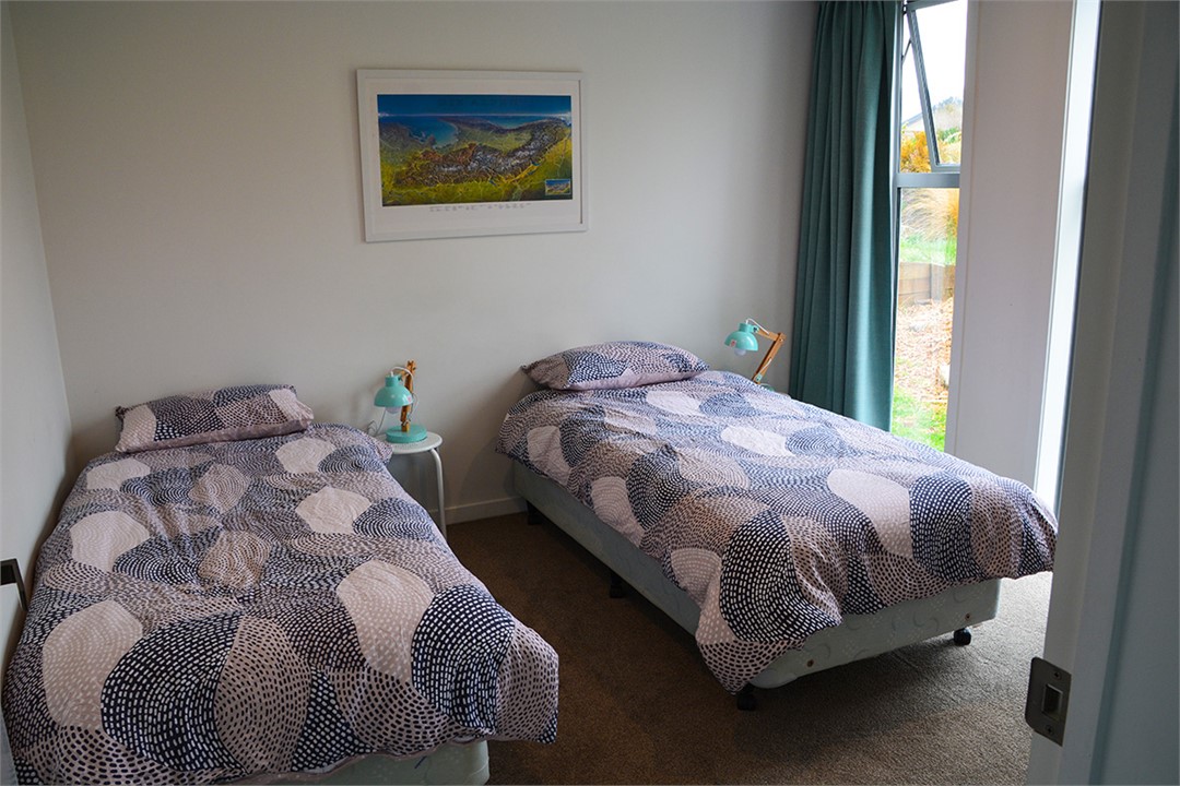 Bedroom 2 (2 x singles)