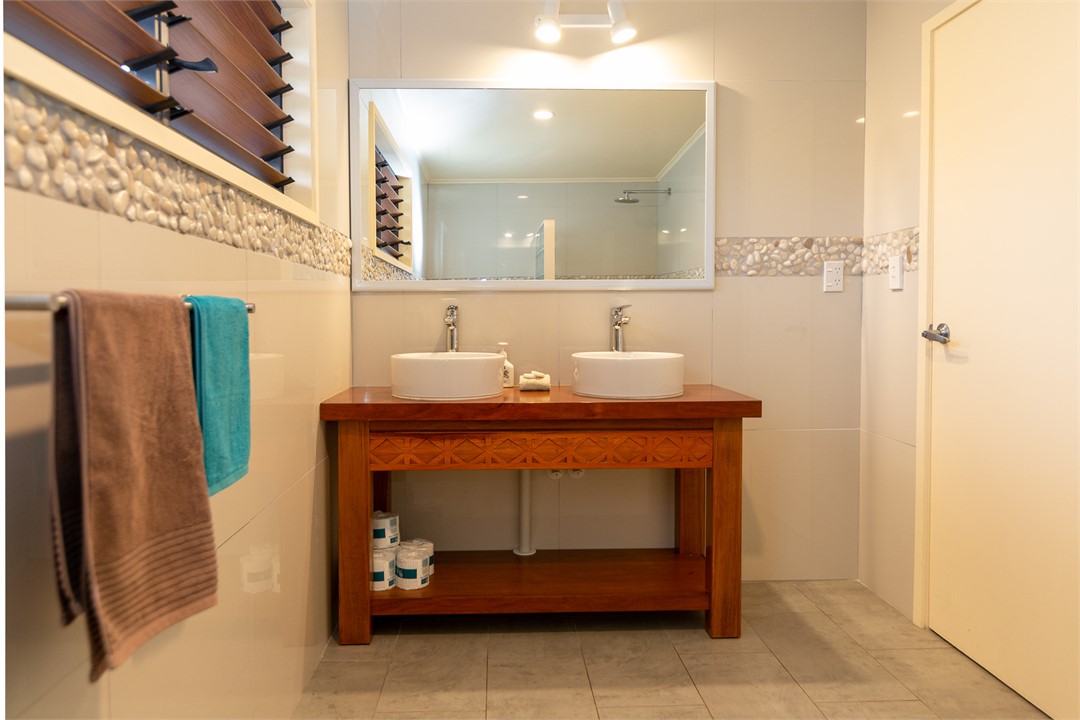 Main bathroom upstairs