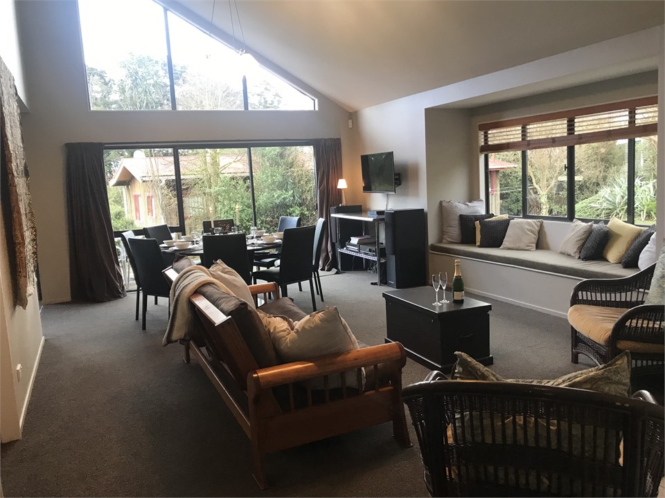 Large Comfortable Lounge