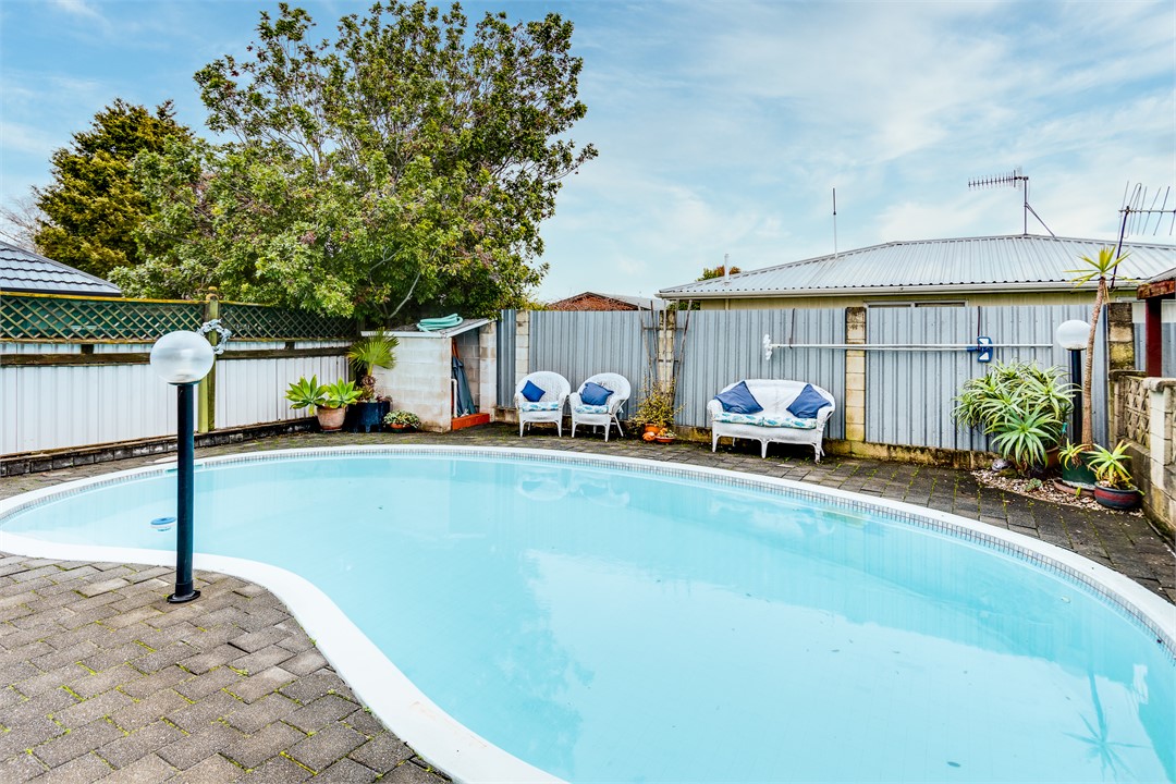 Sunny Family Haven with Pool Napier Residential House for rent