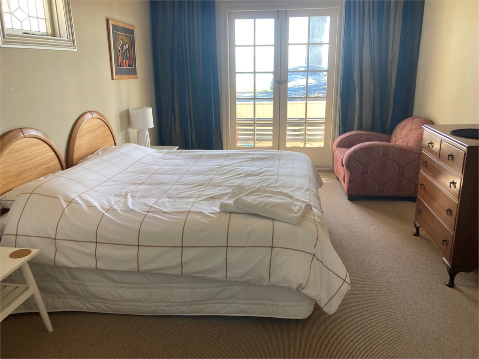 Bedroom 3 (King bed set-up)