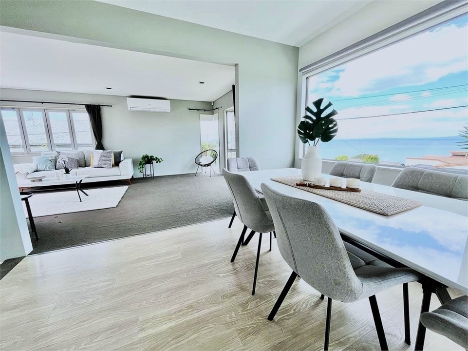 Deluxe Coastal Haven Arkles Bay Beach House for rent Holiday Houses