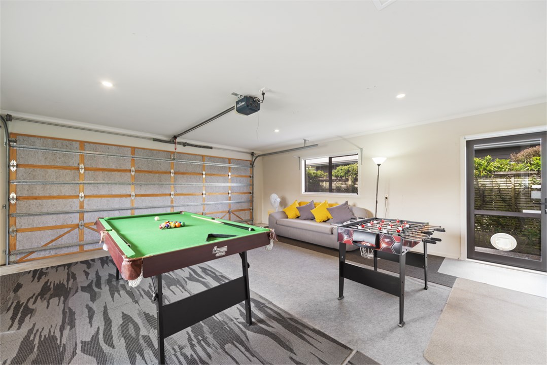 Games room + sofa bed