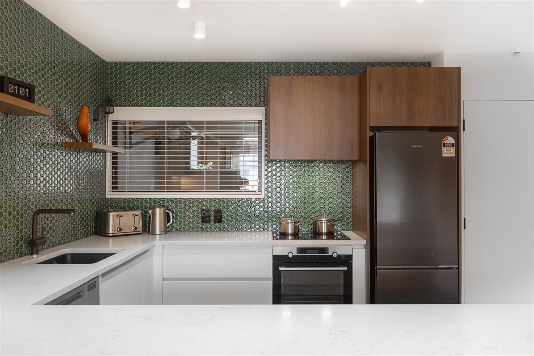 TAHUNA LAKEFRONT LUXURY AURA QUEENSTOWN HOLIDAY HO