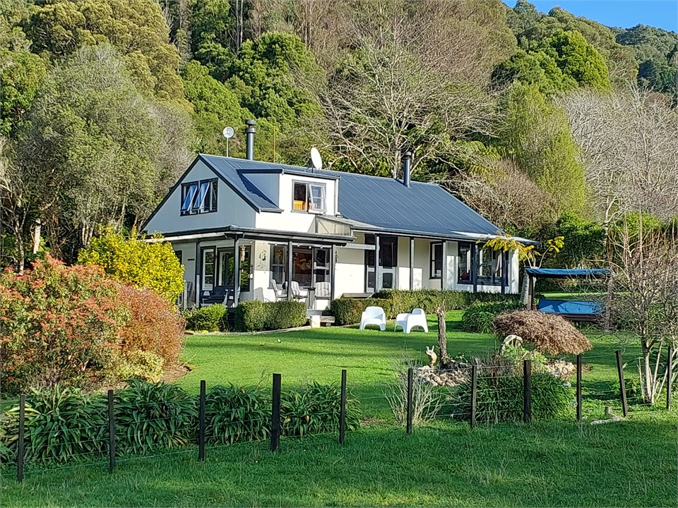 Wainui Hideaway Wainui Bay Holiday Home for rent Holiday Houses