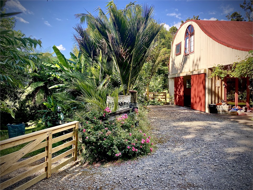 Red Barn Katikati Cottage for rent Holiday Houses
