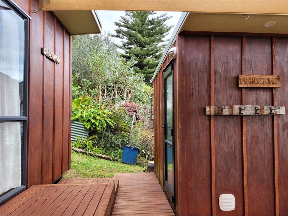 Cabins/toilet/outdoor shower