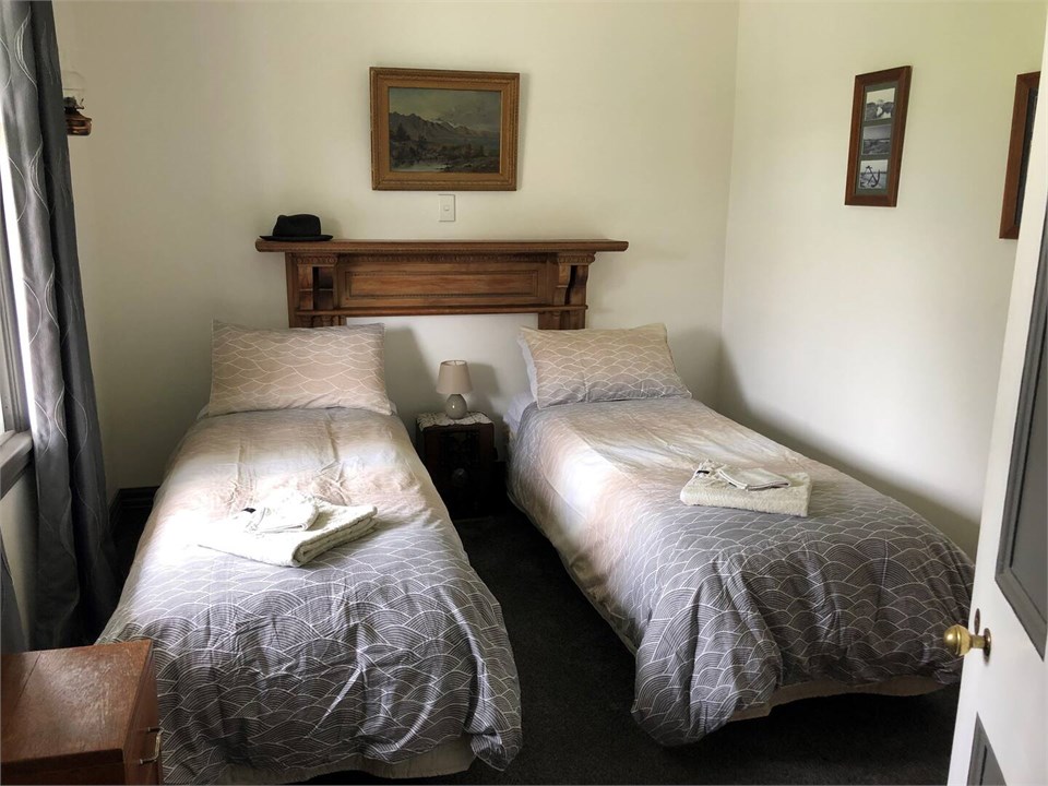 Bedroom 2 - 2 x singles